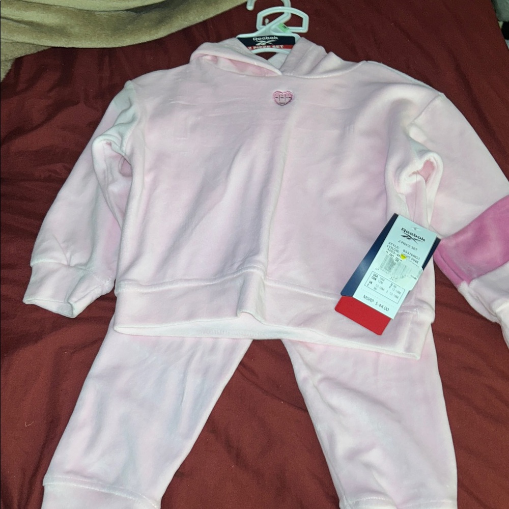 Girls Reebok set - Picture 2 of 3
